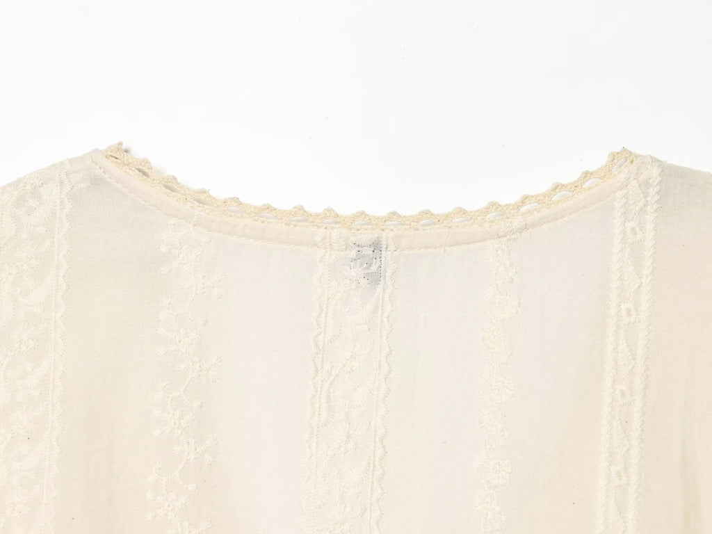Women's short V-neck embroidered shirt