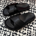 Women's new thick-soled comfortable slippers have a shoe box
