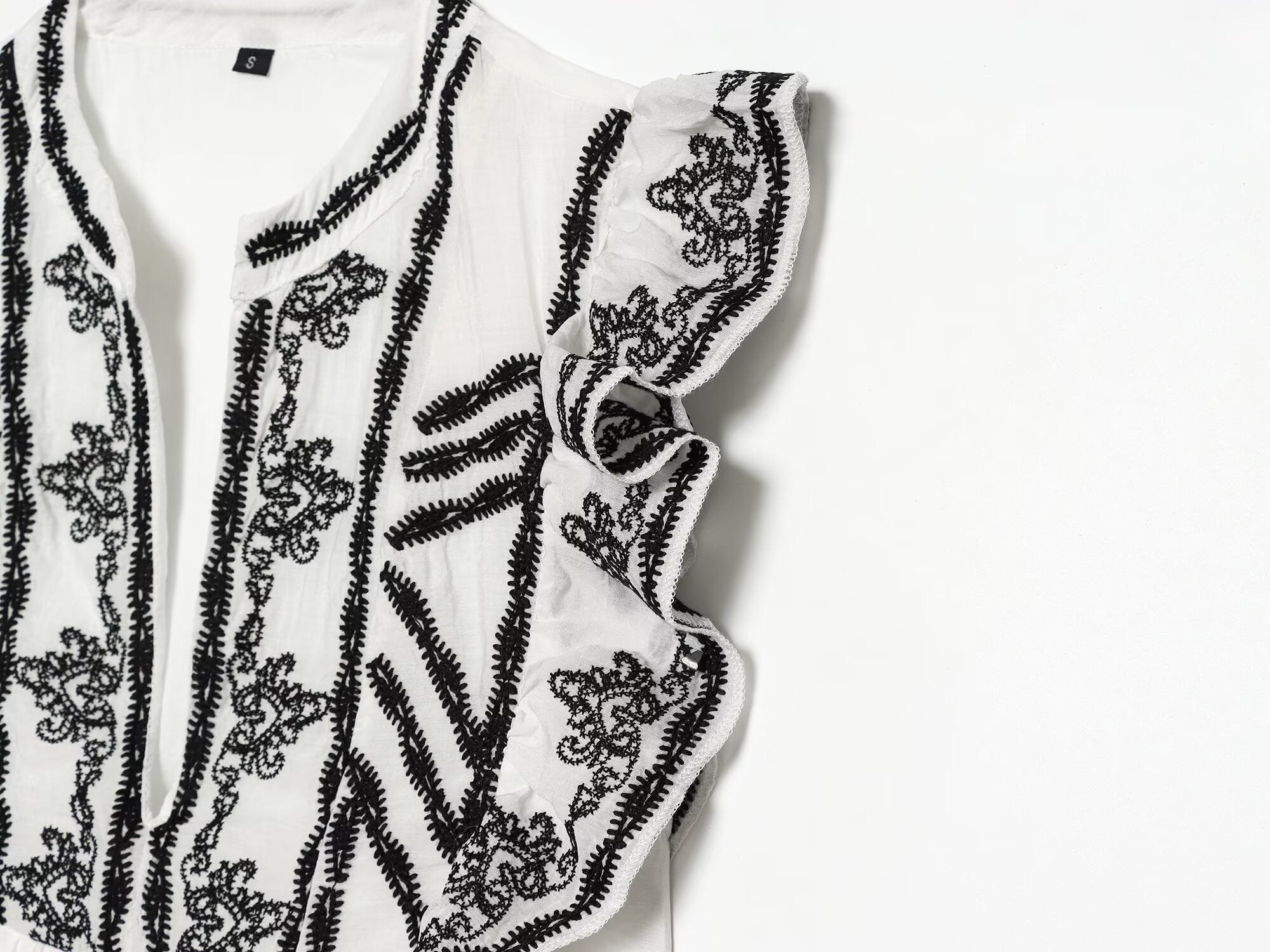 Women's contrasting embroidered mini dress