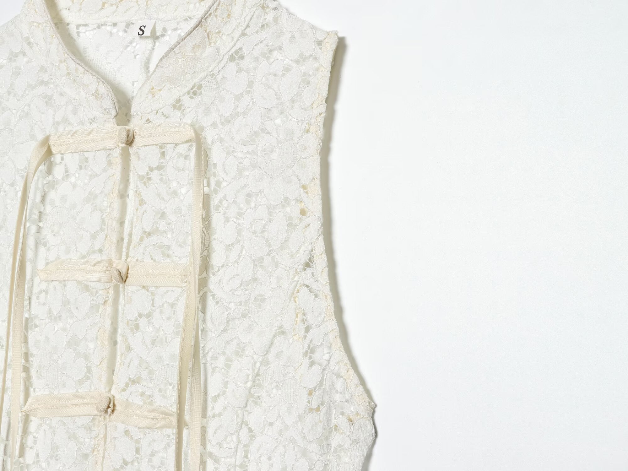Women's rope knot decorative embossed lace top