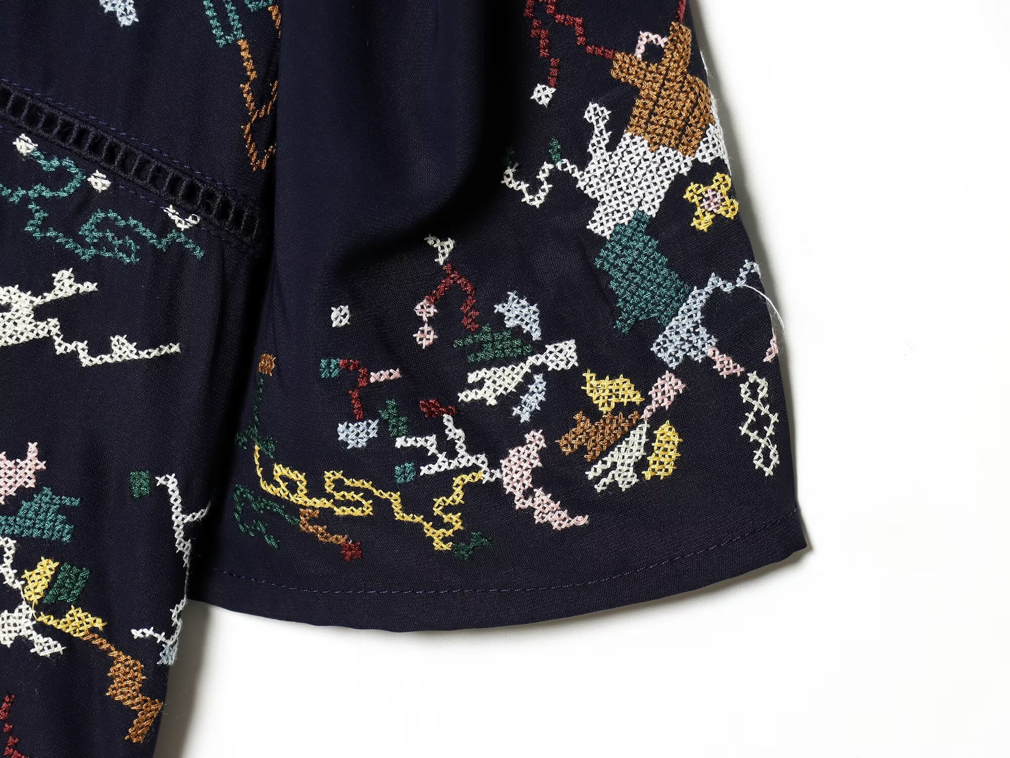Women's floral embroidery short V-neck top