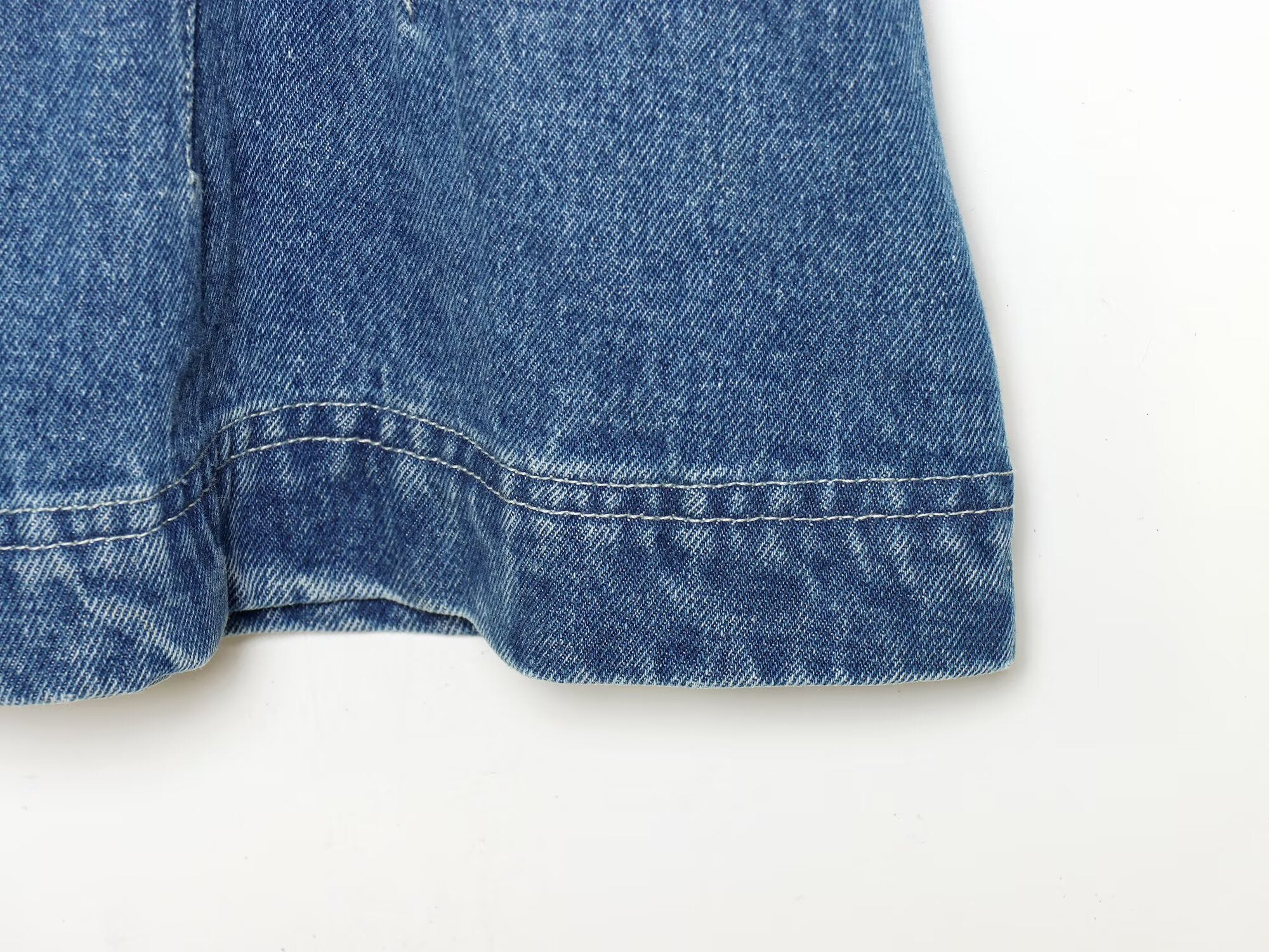 Women's short sleeved waist cinched denim shirt
