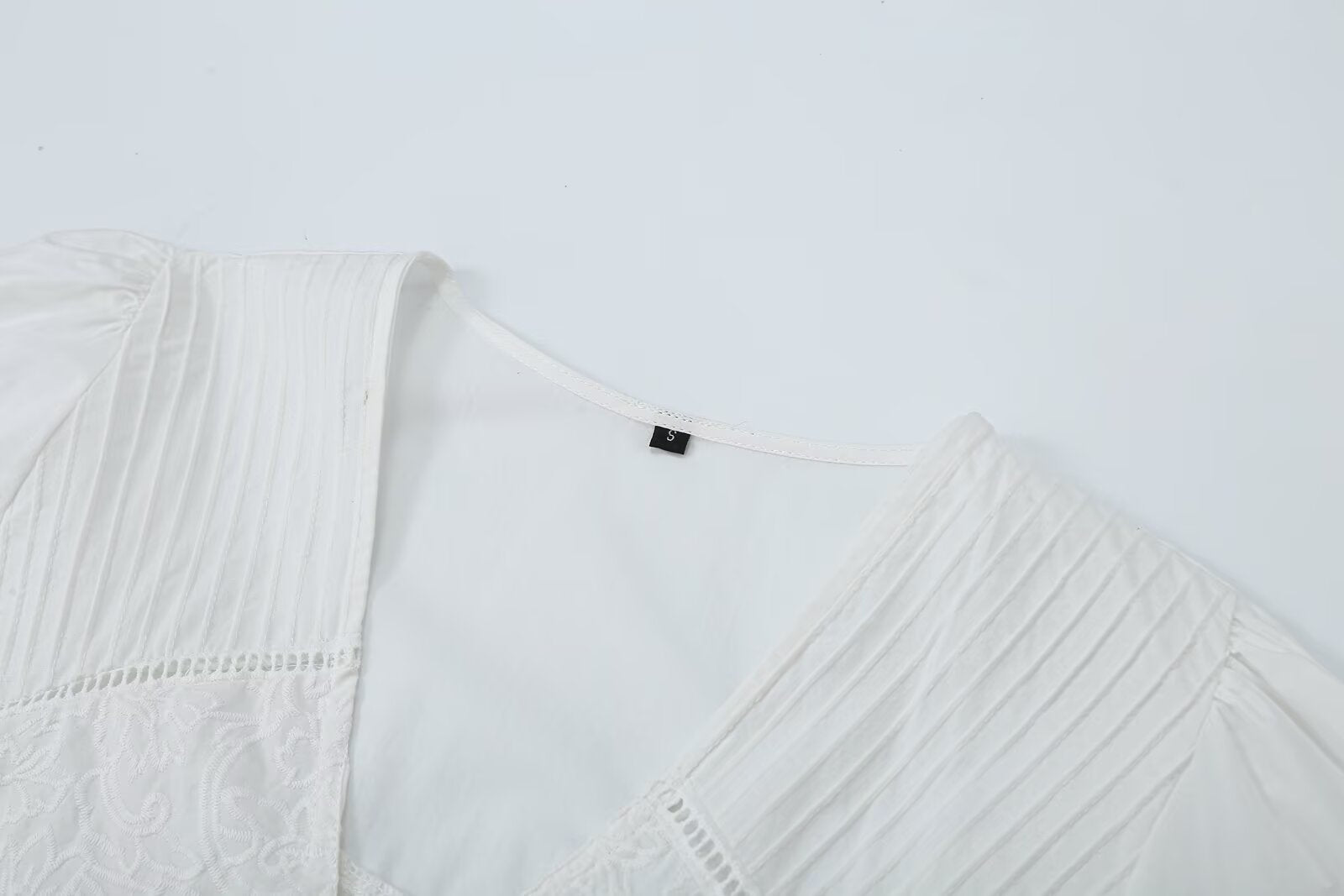 Women's embroidered V-neck poplin shirt