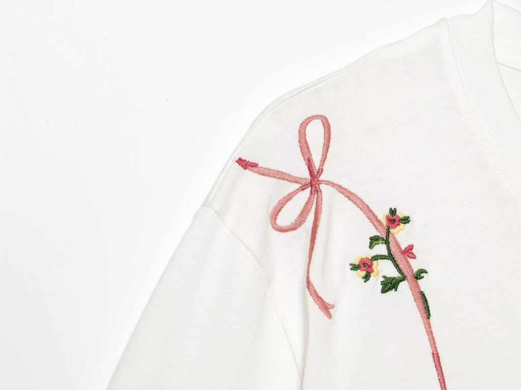 Women's Comfortable O Neck Embroidered Flower T-shirt