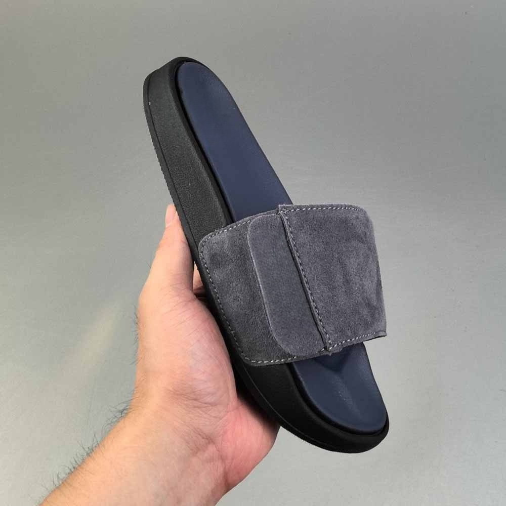 Women's new comfortable breathable rubber slippers have a shoe box