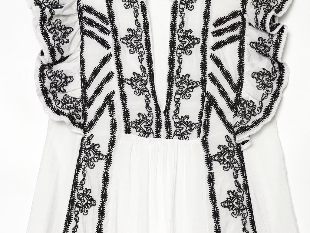 Women's contrasting embroidered mini dress