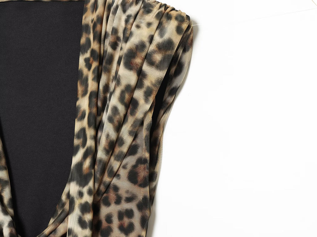 Women's scarves decorated animal print pleats dress