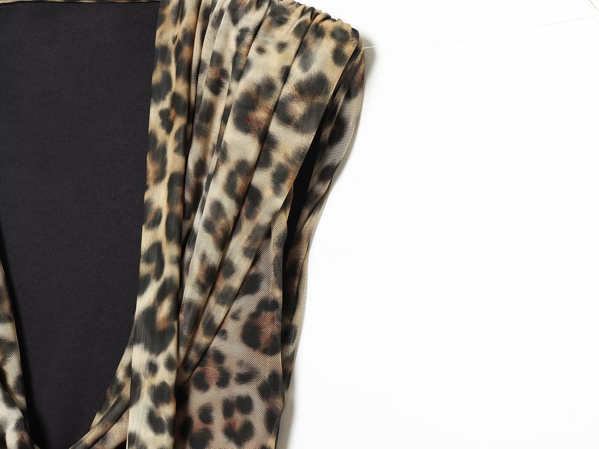 Women's scarves decorated animal print pleats dress
