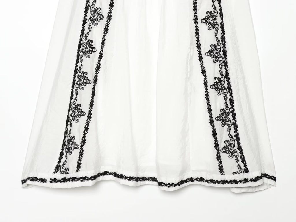 Women's contrasting embroidered mini dress